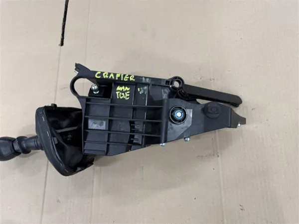 Pommeau de Vitesse OEM 7C0711025A pour VW Crafter 6 Vitesses image 5