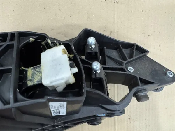 Pommeau de Vitesse OEM 7C0711025A pour VW Crafter 6 Vitesses image 8
