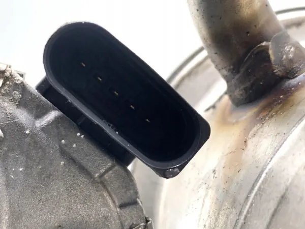 Válvula EGR con Refrigerador OEM 05L131501C Skoda Octavia image 4