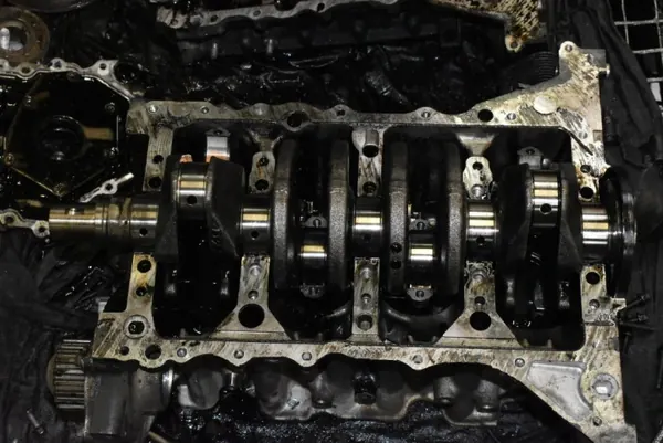 Bloco motor inferior AV6Q-6007-BB Ford Focus MK3 1.6 TDCI image 10