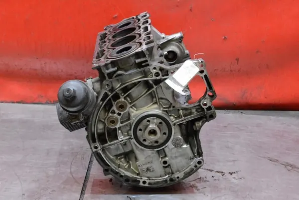 Bloco motor inferior AV6Q-6007-BB Ford Focus MK3 1.6 TDCI image 4