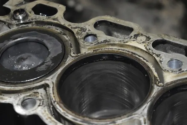 Bloco motor inferior AV6Q-6007-BB Ford Focus MK3 1.6 TDCI image 8