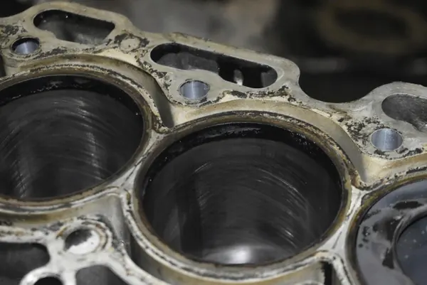 Bloco motor inferior AV6Q-6007-BB Ford Focus MK3 1.6 TDCI image 9