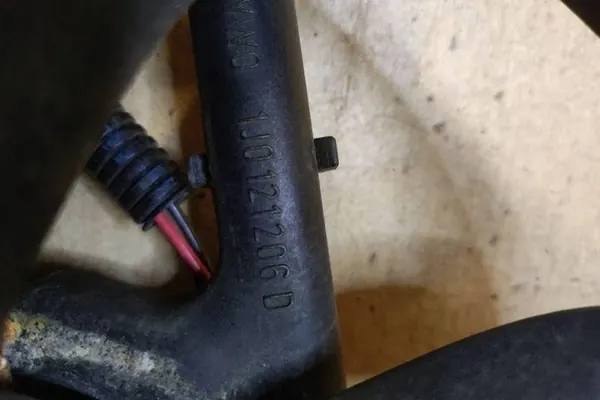 Framstötfångare VW GOLF IV VARIANT 1J0121206D image 3