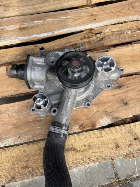 Waterpomp OEM 68346915AA voor Dodge Durango 5.7L V8 image 2
