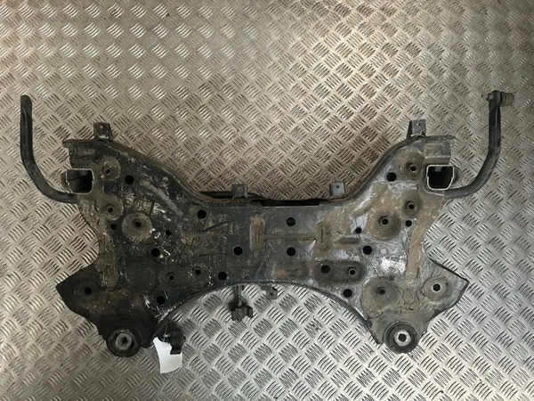 Subchasis delantero Kia OE OEM 62401D7870 - Usado image 10