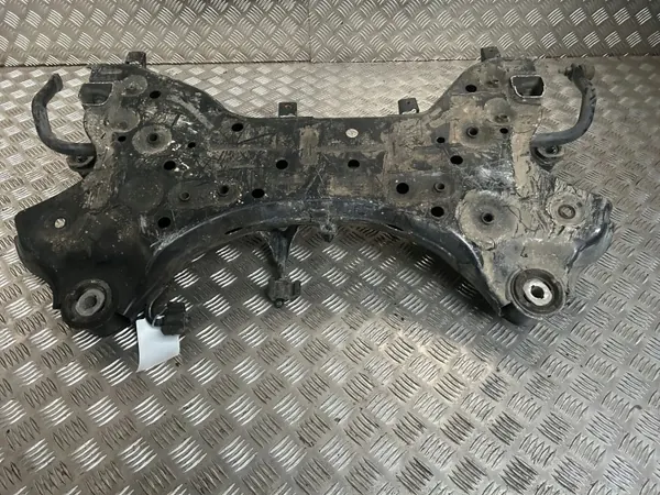 Subchasis delantero Kia OE OEM 62401D7870 - Usado image 4