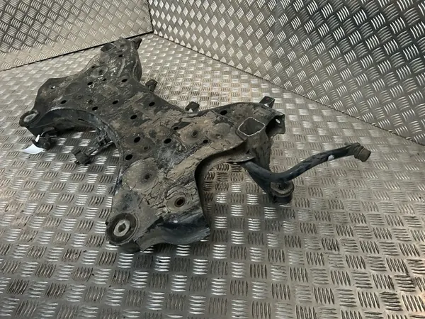 Subchasis delantero Kia OE OEM 62401D7870 - Usado image 7