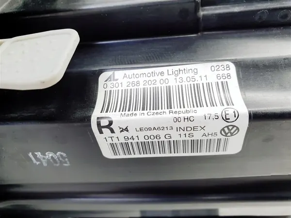 VW Caddy 2K5 Touran 1T1 Oikea Etuvalo OEM image 7