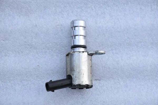 Ölsteuerventil OEM 06K115243E für VW Audi 2.0 TFSI image 2