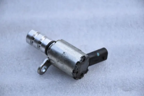 Ölsteuerventil OEM 06K115243E für VW Audi 2.0 TFSI image 3