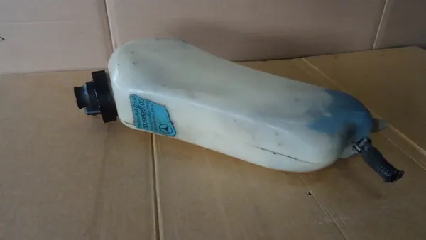 Mercedes W124 Hydrauliikanesteastia OEM 0009899103 image 4