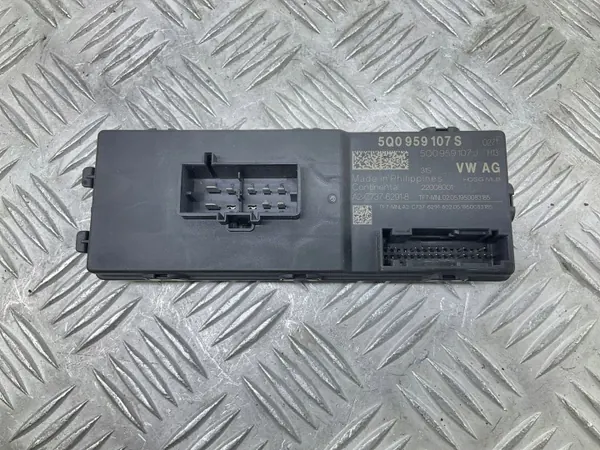 Módulo de portón Skoda Kamiq OEM 5Q0959107S image 2