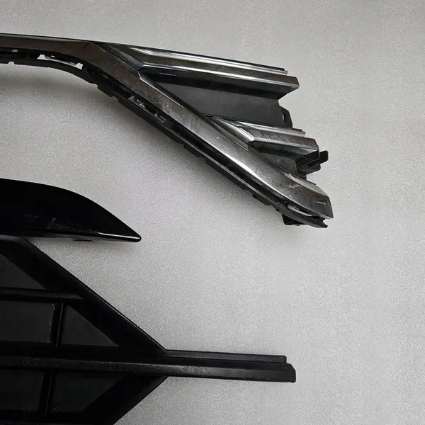 Griglia paraurti anteriore destra VW Touareg image 3