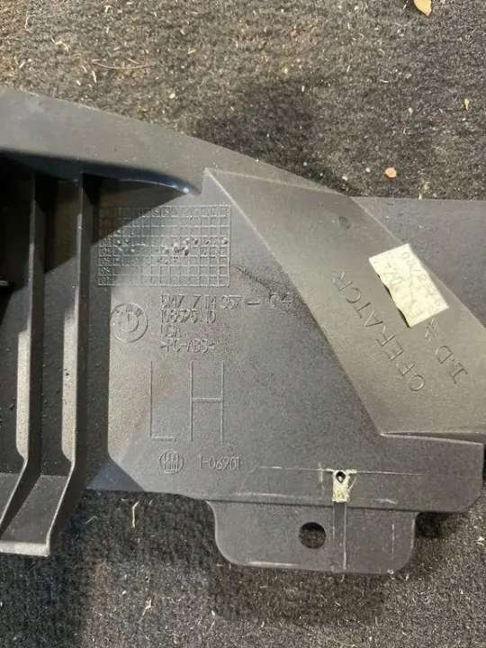 Cubierta cerradura portón BMW X5 E53 OEM 7114357 image 3