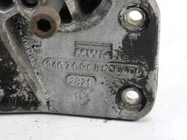 VW LT 2.8 TDI moottorin tuki OEM 9407060500 image 5