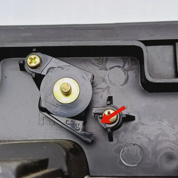 Garniture de Hayon OEM DRC83578 pour Kia Sephia image 9
