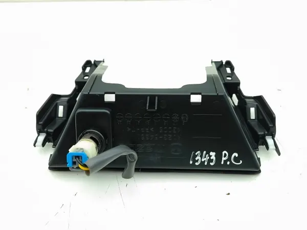 Prise 12V avant Mazda CX-5 II 2019 OEM K12364361 image 5