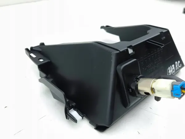 Prise 12V avant Mazda CX-5 II 2019 OEM K12364361 image 6