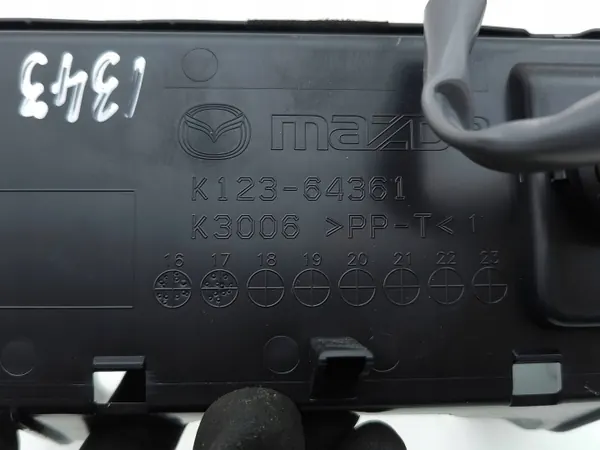 Prise 12V avant Mazda CX-5 II 2019 OEM K12364361 image 8