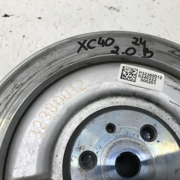 Volvo XC40 2024 2.0 Híbrido Polia do virabrequim 32380012 image 6
