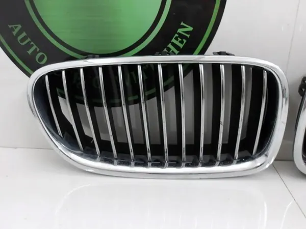 BMW 5 F10 F11 Grill Left Right OEM 51137203650 image 5