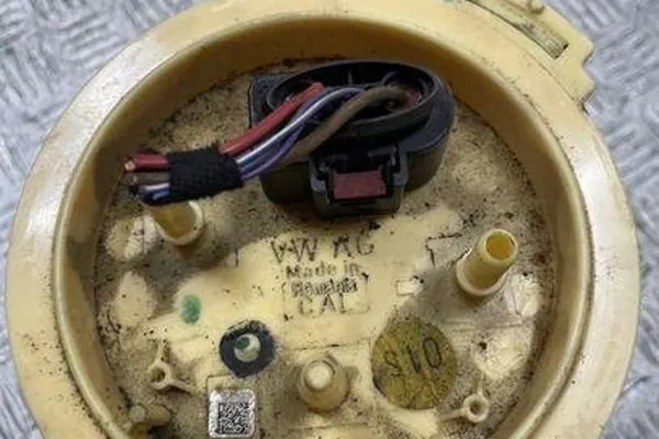 Bomba de Combustível VW JETTA MK6 2.0L Diesel 1K0919050AD image 2