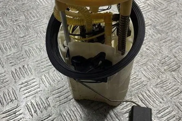 Bomba de Combustível VW JETTA MK6 2.0L Diesel 1K0919050AD image 3