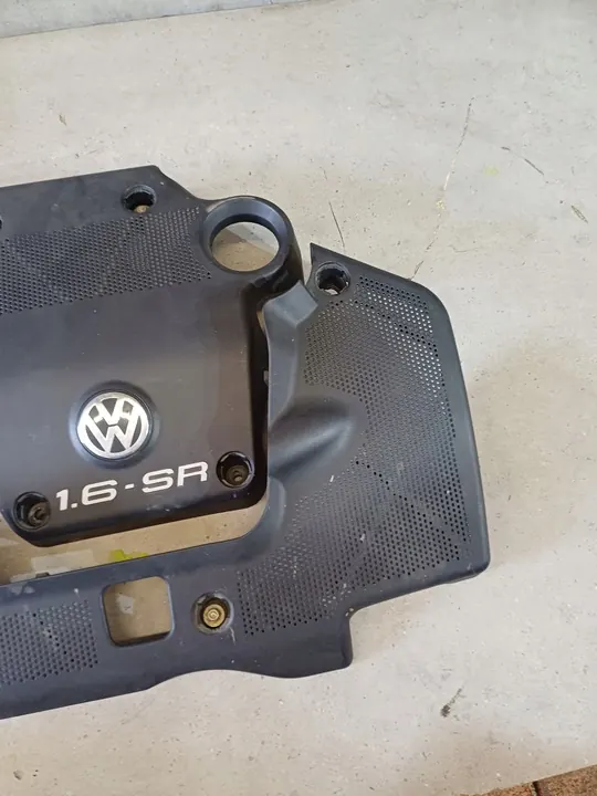 Moottorin suojus 1.6 SR VW Golf IV OEM 06A103925AC image 2