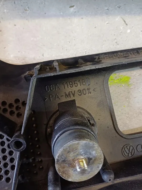 Moottorin suojus 1.6 SR VW Golf IV OEM 06A103925AC image 8