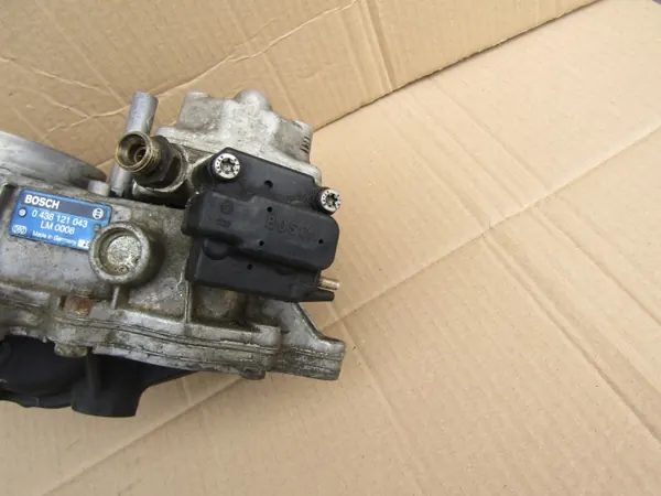 Distribuidor de combustible OEM 0438121043 para Mercedes W201/W124 image 7
