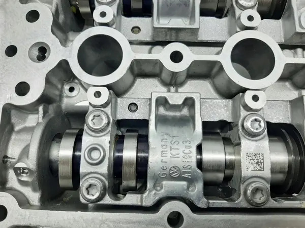 Zylinderkopf OEM 04E103473CH mit Nockenwellen image 9