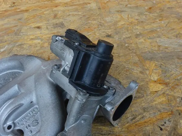 AUDI A3 8P 1.9 TDI Coletor EGR Throttle 03G image 4