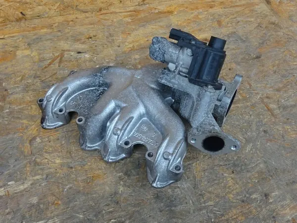 AUDI A3 8P 1.9 TDI Coletor EGR Throttle 03G image 9