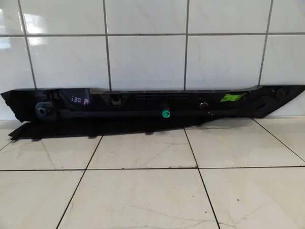 Hyundai i30 III Tavaratilan Rullan Kiinnitys Oikea Taka OEM 85920G4800 image 3