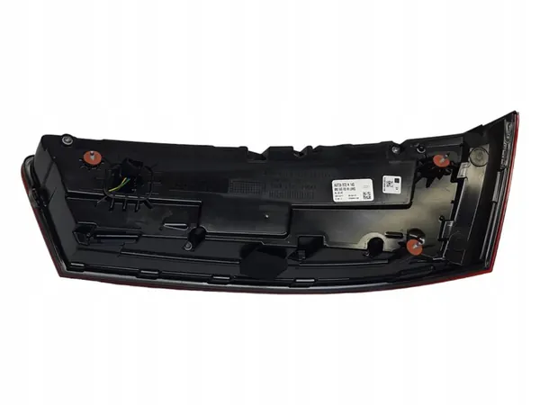 Luz trasera derecha Audi Q3 S-Line 8U0853818A image 4