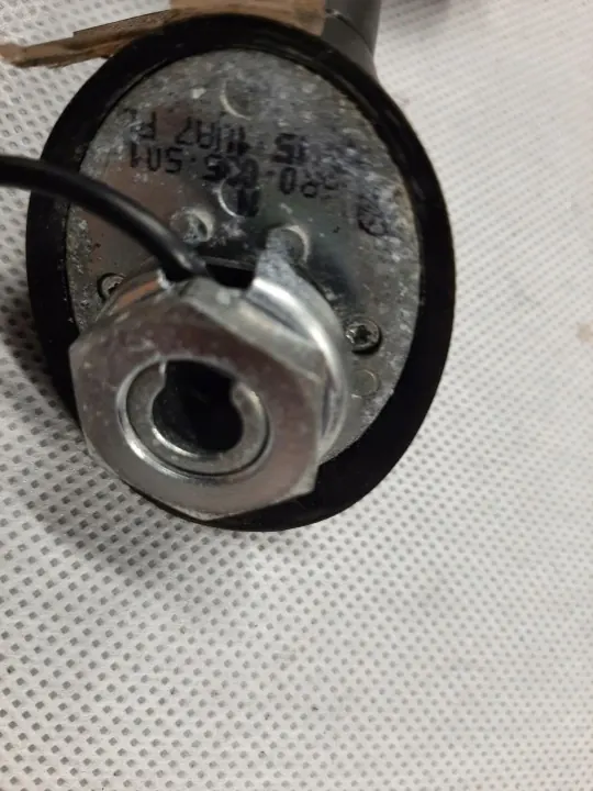 Antenne de toit Skoda OEM 6R0035501 - État utilisé image 3