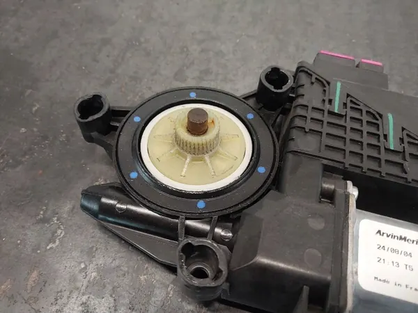 Motor ventanilla delantera izquierda OEM 6Y1959801 Skoda Fabia image 4