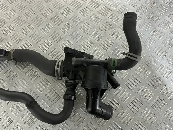 RENAULT MEGANE III 1.6 DCI Carcasa de Termostato 110617671R image 10