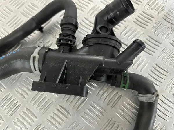 RENAULT MEGANE III 1.6 DCI Carcasa de Termostato 110617671R image 4