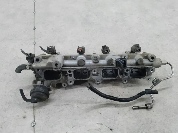 Carril de inyección OEM 03C133204AA - Pieza Volkswagen usada image 6