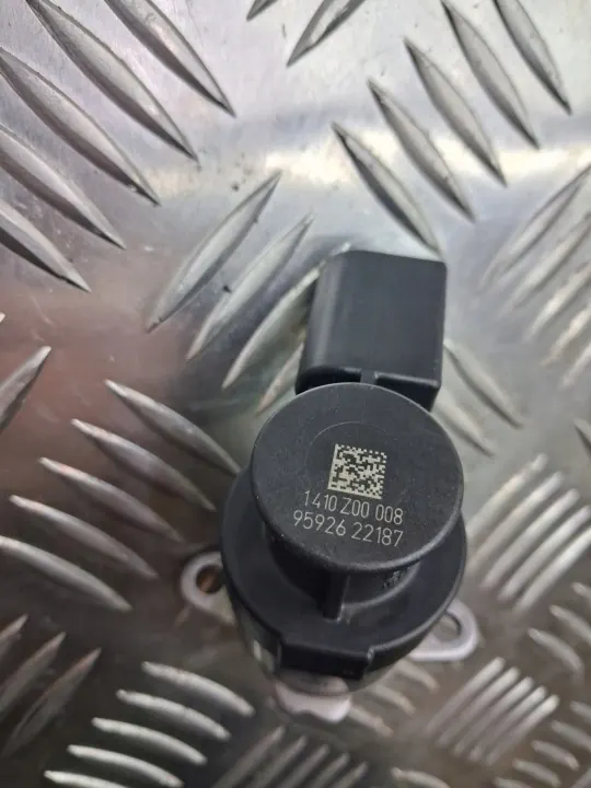Válvula bomba inyección OEM 1410Z00008 BMW 2.0D image 3