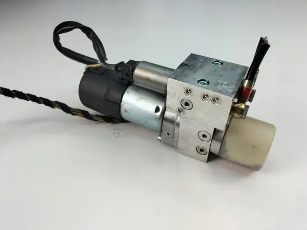 Pompe hydraulique toit pliant OEM A1648000148 d'occasion image 3