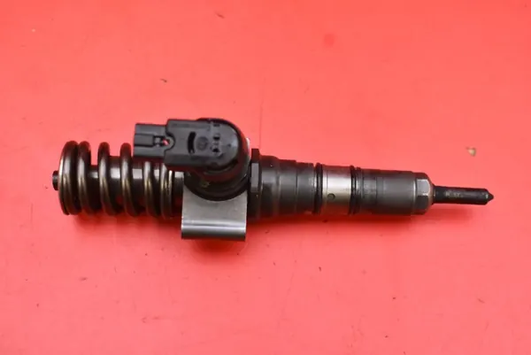 Pompe d'injection OEM 03G130073T pour VW Passat B6 2.0 TDI image 2