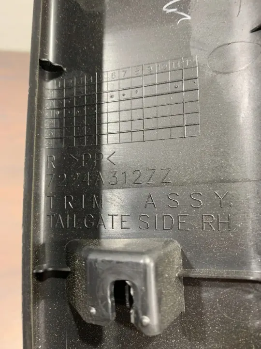 OEM 7224A312ZZ Garniture de coffre côté droit image 7