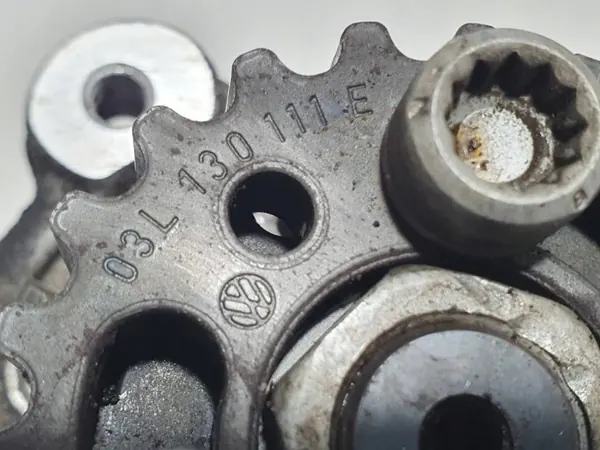 Ruiskutuspumppu OEM 03L130755L VW Passat B7 2.0TDI:lle image 4