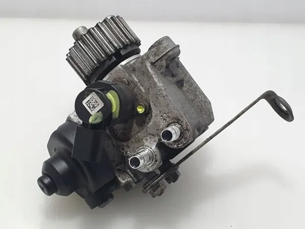 Ruiskutuspumppu OEM 03L130755L VW Passat B7 2.0TDI:lle image 6