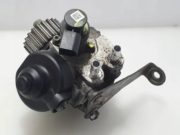 Ruiskutuspumppu OEM 03L130755L VW Passat B7 2.0TDI:lle image 7