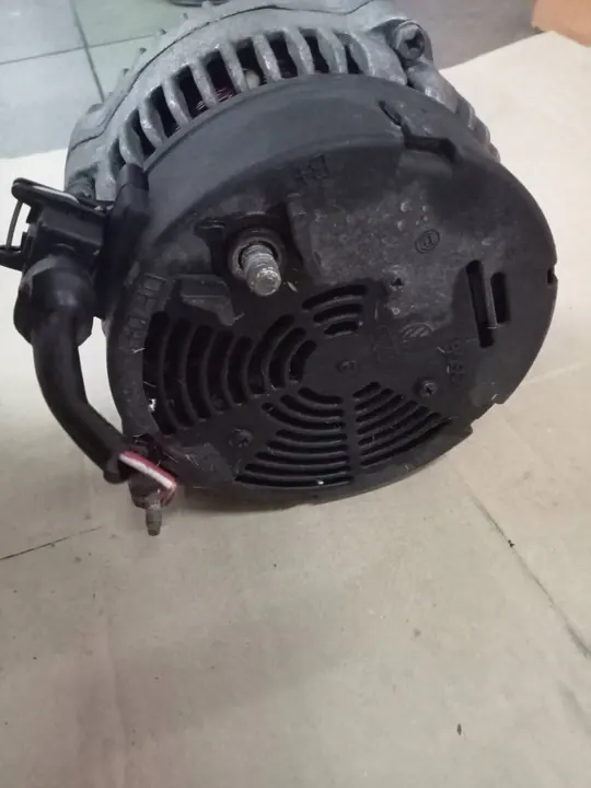 Vaihtovirtageneraattori Ford Galaxy mk 1 1.9 TDI OEM 028903025s image 3