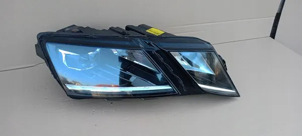 Farol dianteiro direito Skoda Octavia III 2016-2019 OEM 5E0 5E1 5E1941018F image 3